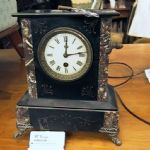 197 1334 TABLE CLOCK